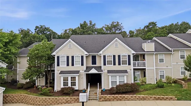2202 Lenox Oval