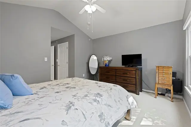 2206 Lenox Oval gallery image 2