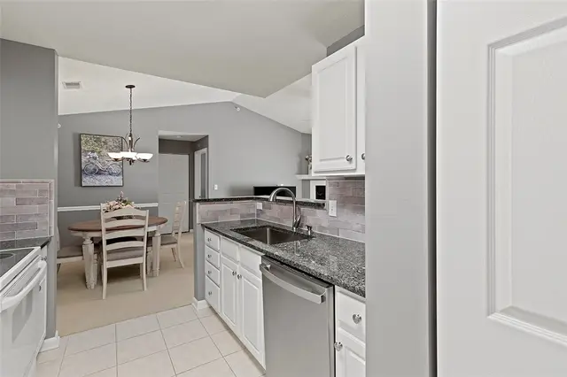 2206 Lenox Oval gallery image 3