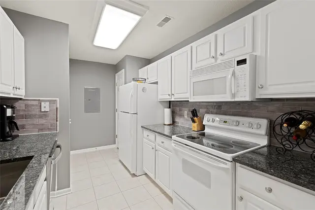 2206 Lenox Oval gallery image 8