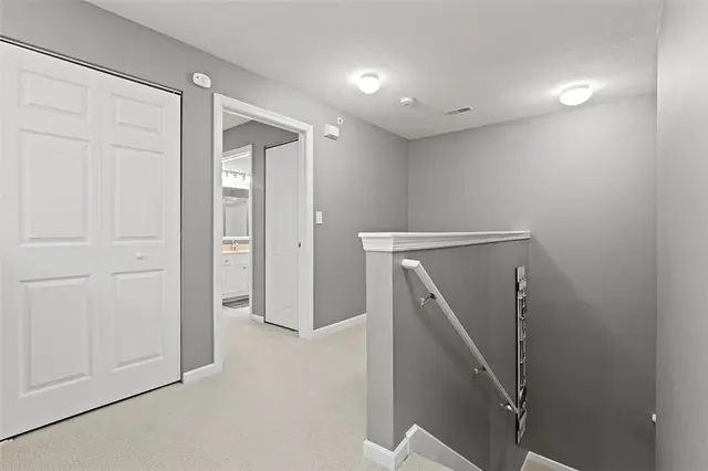 2206 Lenox Oval gallery image 11