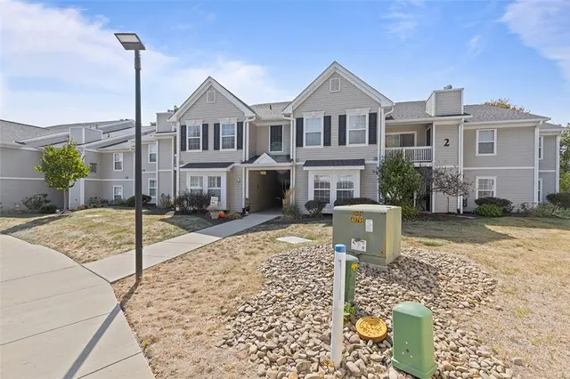 2206 Lenox Oval gallery image 26