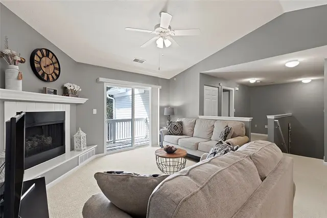 2206 Lenox Oval