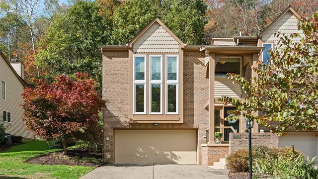 2209 Huntington Ct N