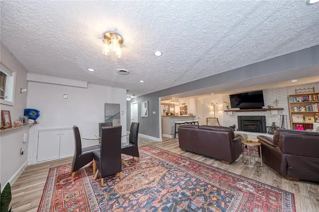 221 Fair Oaks gallery image 8
