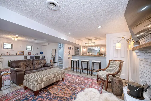 221 Fair Oaks gallery image 21