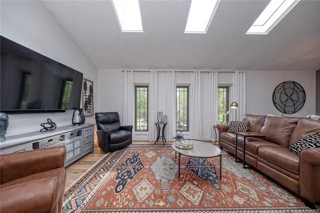 221 Fair Oaks gallery image 26