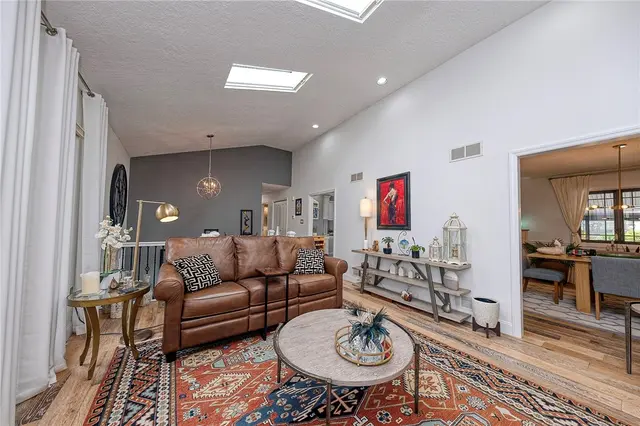 221 Fair Oaks gallery image 32