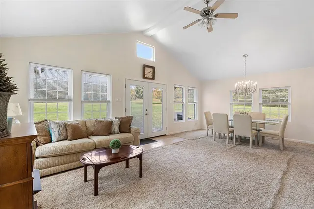 221 Mountain View Rd gallery image 11