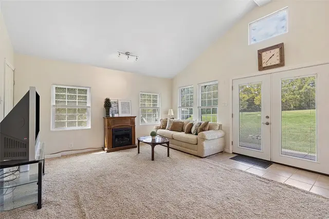 221 Mountain View Rd gallery image 12