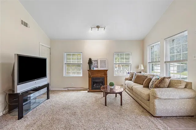 221 Mountain View Rd gallery image 14