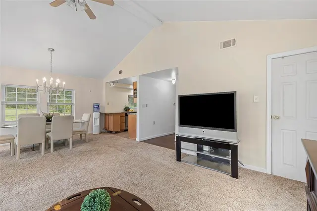 221 Mountain View Rd gallery image 15