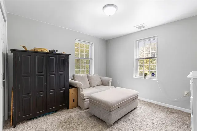 221 Mountain View Rd gallery image 17