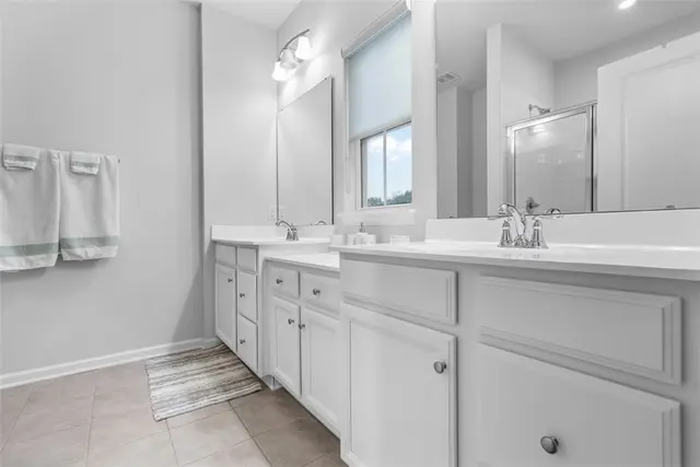 221 Olivia gallery image 3