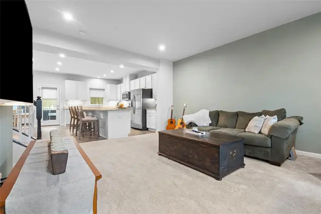 221 Olivia gallery image 7