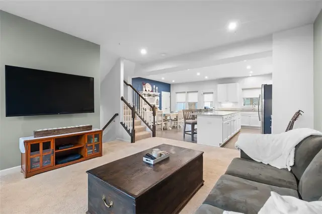 221 Olivia gallery image 9