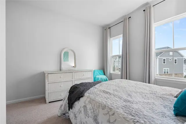 221 Olivia gallery image 13