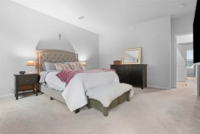 221 Olivia gallery image 14