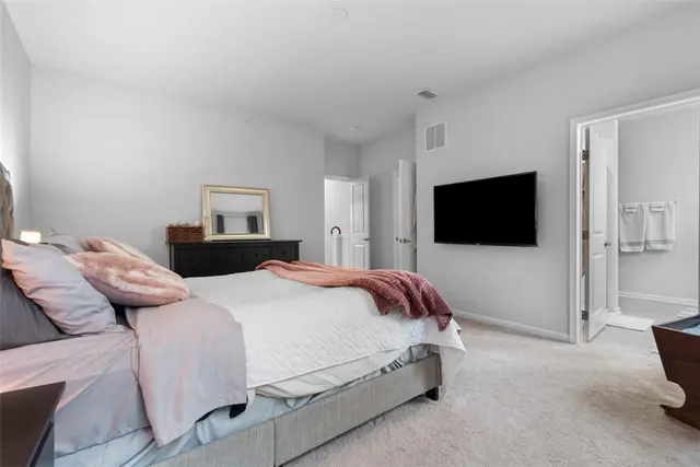 221 Olivia gallery image 25