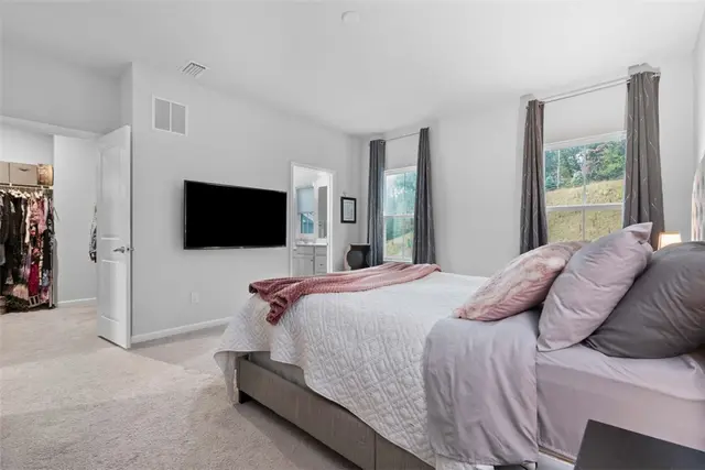 221 Olivia gallery image 37