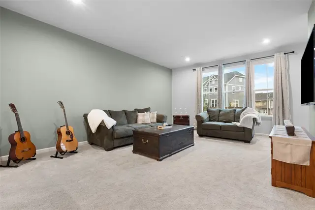 221 Olivia gallery image 38