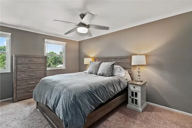 221 Parkwood Dr gallery image 6