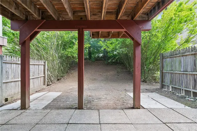 221 Parkwood Dr gallery image 7