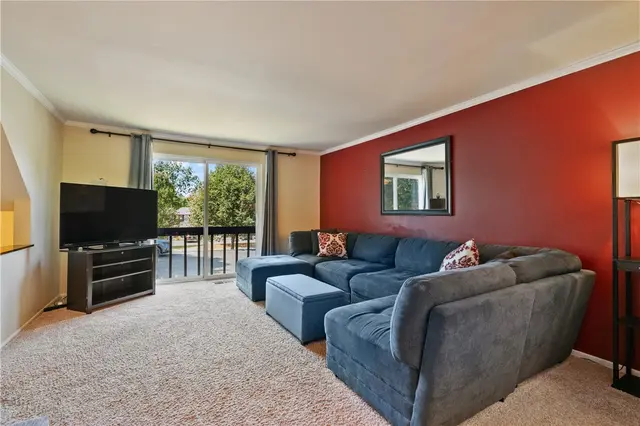 221 Parkwood Dr gallery image 8