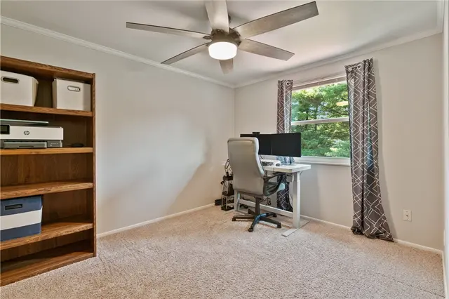 221 Parkwood Dr gallery image 10
