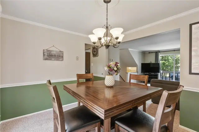 221 Parkwood Dr gallery image 13