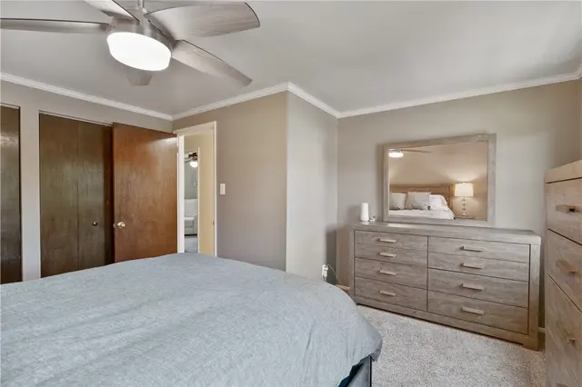 221 Parkwood Dr gallery image 18