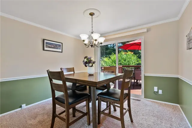 221 Parkwood Dr gallery image 22