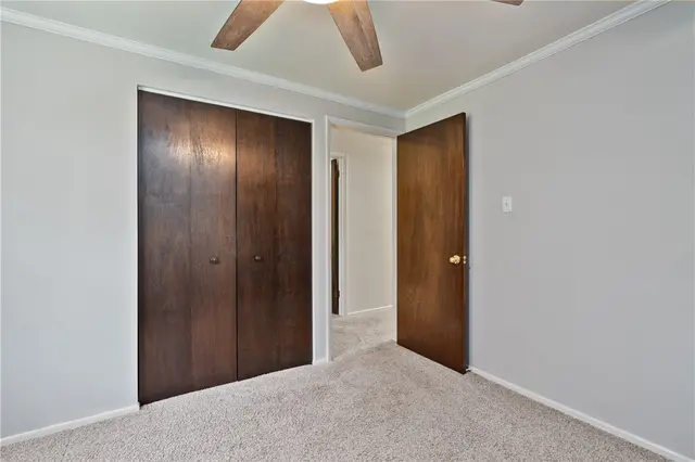 221 Parkwood Dr gallery image 23