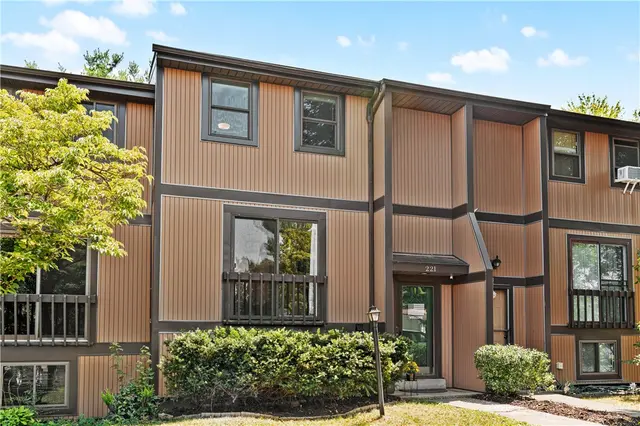 221 Parkwood Dr