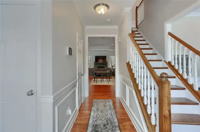 221 Strawberry Circle gallery image 5