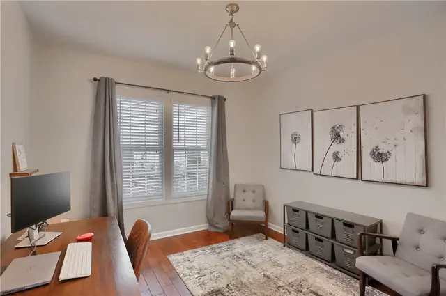 221 Strawberry Circle gallery image 10