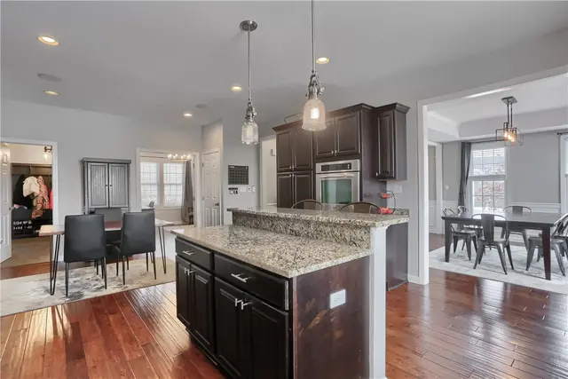221 Strawberry Circle gallery image 12