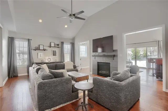 221 Strawberry Circle gallery image 18