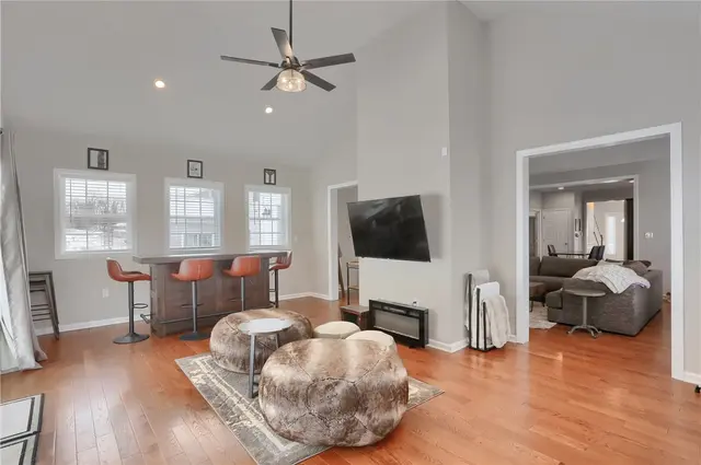 221 Strawberry Circle gallery image 22