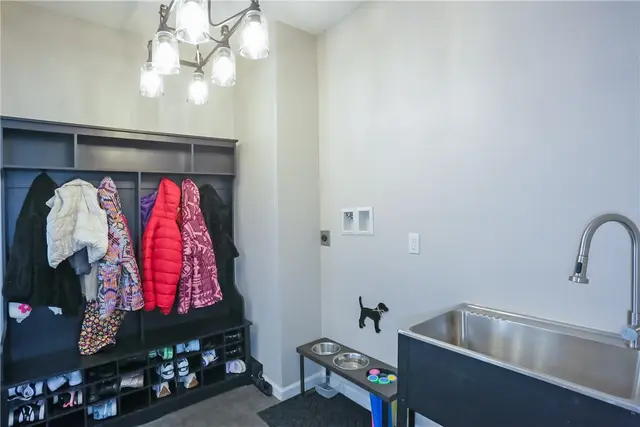 221 Strawberry Circle gallery image 26