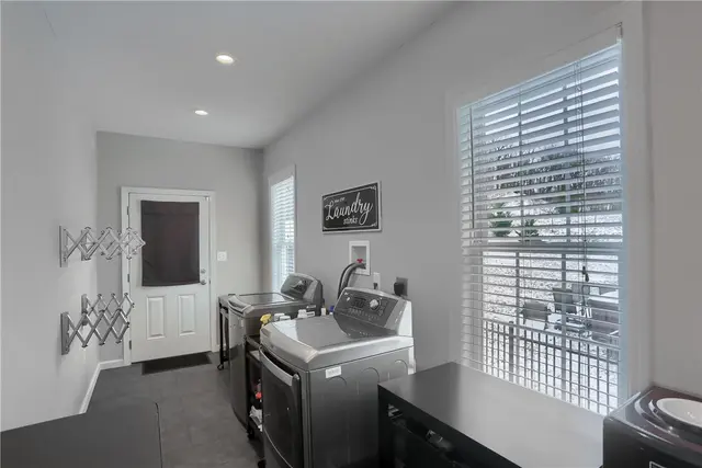 221 Strawberry Circle gallery image 27