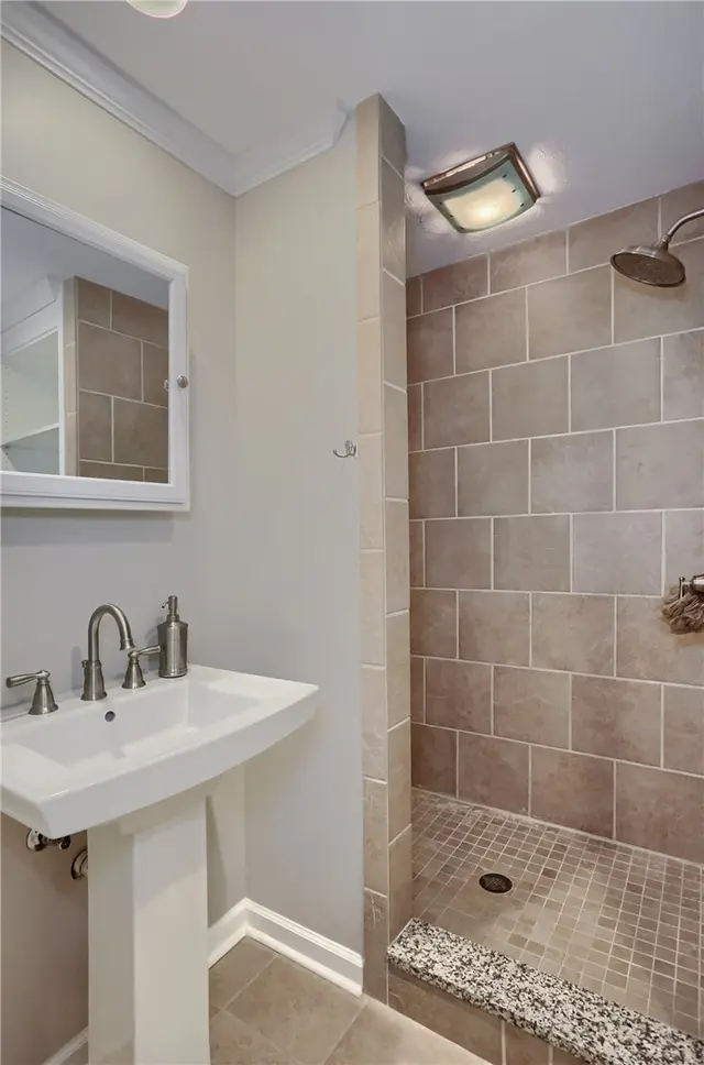 221 Strawberry Circle gallery image 37
