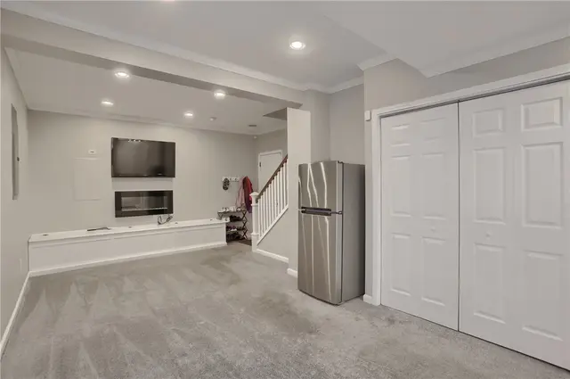 221 Strawberry Circle gallery image 39