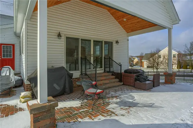 221 Strawberry Circle gallery image 42