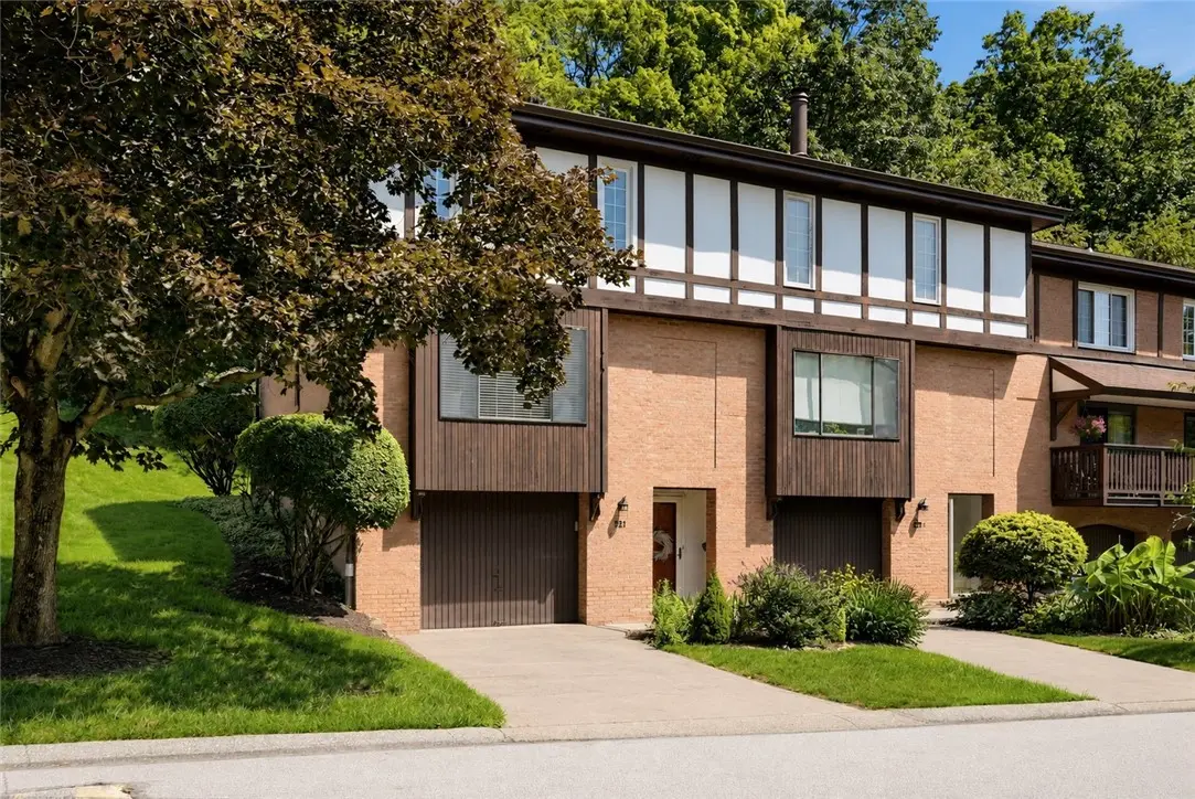 221 Thornberry Dr