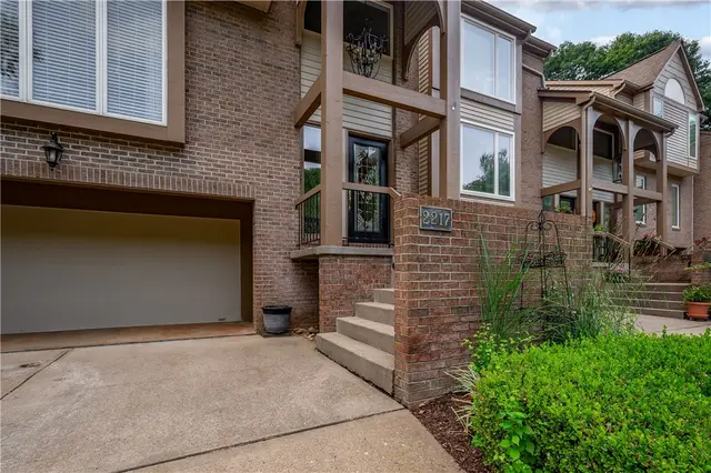 2217 Huntington Court N gallery image 4