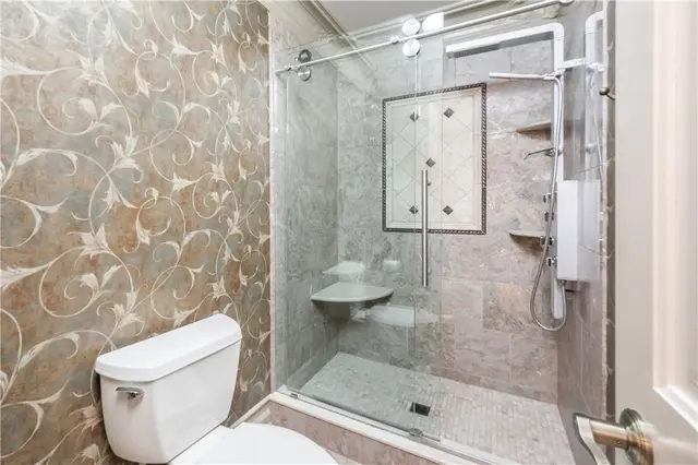 2217 Huntington Court N gallery image 9