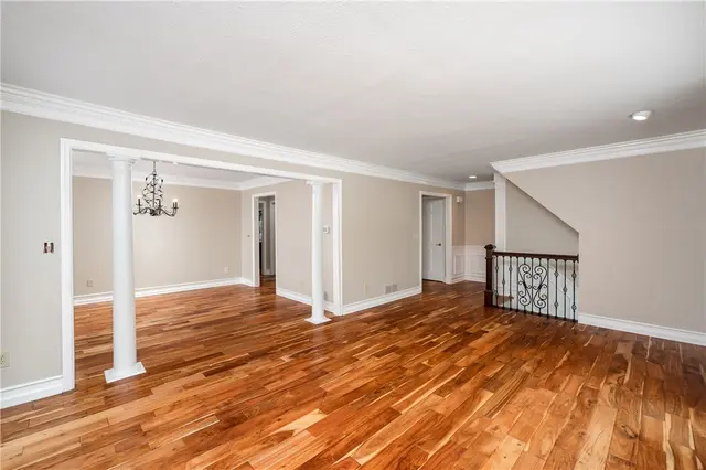2217 Huntington Court N gallery image 10