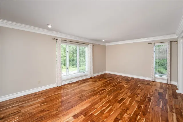 2217 Huntington Court N gallery image 15