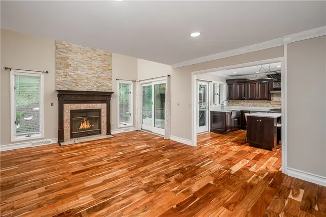 2217 Huntington Court N gallery image 16